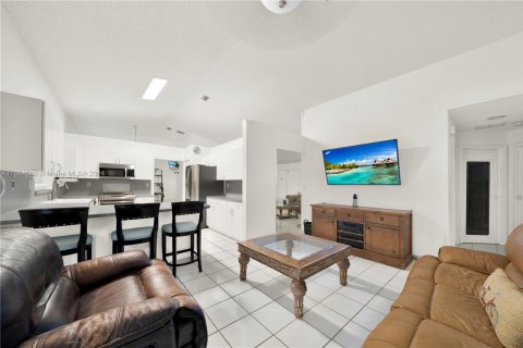 Casa en venta en Miami, Florida, 4 dormitorios, 166.48 m2 № 1375988 - foto 24