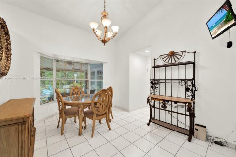 Villa ou maison à vendre à Miami, Floride: 4 chambres, 166.48 m2 № 1375988 - photo 25