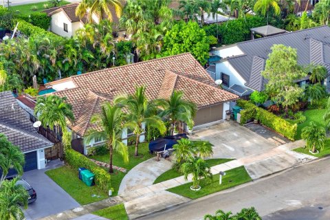 Villa ou maison à vendre à Miami, Floride: 4 chambres, 166.48 m2 № 1375988 - photo 3