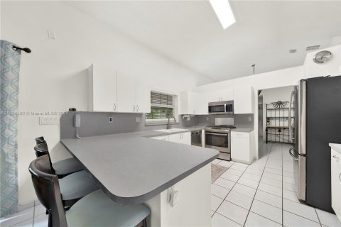 Casa en venta en Miami, Florida, 4 dormitorios, 166.48 m2 № 1375988 - foto 20