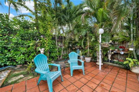 Villa ou maison à vendre à Miami, Floride: 4 chambres, 166.48 m2 № 1375988 - photo 8