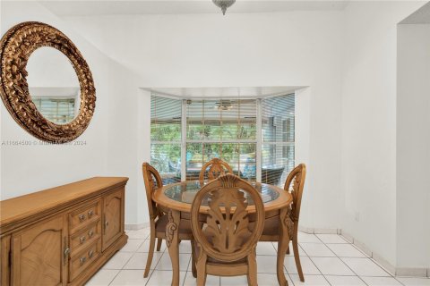 Villa ou maison à vendre à Miami, Floride: 4 chambres, 166.48 m2 № 1375988 - photo 26