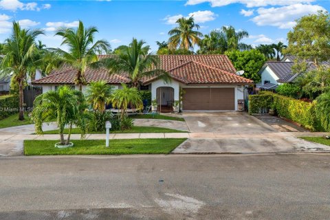 Villa ou maison à vendre à Miami, Floride: 4 chambres, 166.48 m2 № 1375988 - photo 1