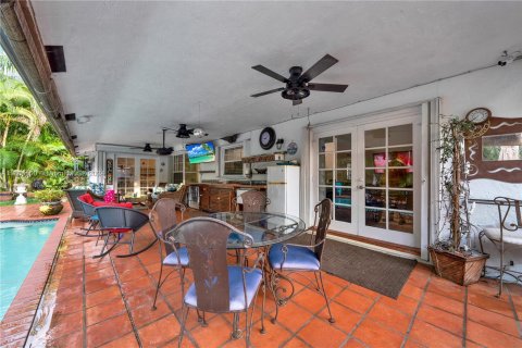 Villa ou maison à vendre à Miami, Floride: 4 chambres, 166.48 m2 № 1375988 - photo 11