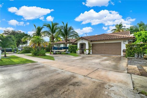 Villa ou maison à vendre à Miami, Floride: 4 chambres, 166.48 m2 № 1375988 - photo 5