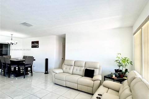 Casa en venta en Tamarac, Florida, 2 dormitorios, 133.59 m2 № 981528 - foto 11