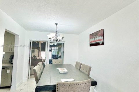 Casa en venta en Tamarac, Florida, 2 dormitorios, 133.59 m2 № 981528 - foto 12