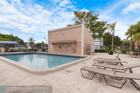 Condominio en venta en Tamarac, Florida, 2 dormitorios, 111.48 m2 № 1182241 - foto 1