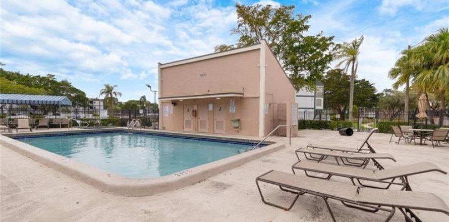 Condominio en Tamarac, Florida, 2 dormitorios  № 1182241