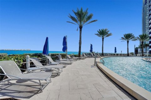 Condo in Sunny Isles Beach, Florida, 2 bedrooms  № 1385839 - photo 22