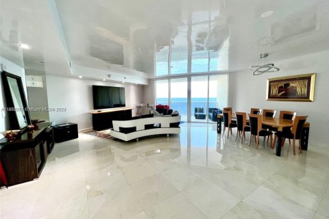 Condo in Sunny Isles Beach, Florida, 2 bedrooms  № 1385839 - photo 4