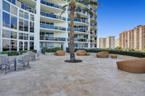 Condo in Sunny Isles Beach, Florida, 2 bedrooms  № 1385839 - photo 20