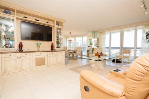 Copropriété à vendre à Aventura, Floride: 3 chambres, 159.23 m2 № 1385835 - photo 7