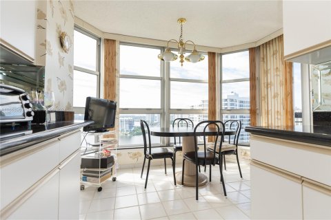 Condo in Aventura, Florida, 3 bedrooms  № 1385835 - photo 18