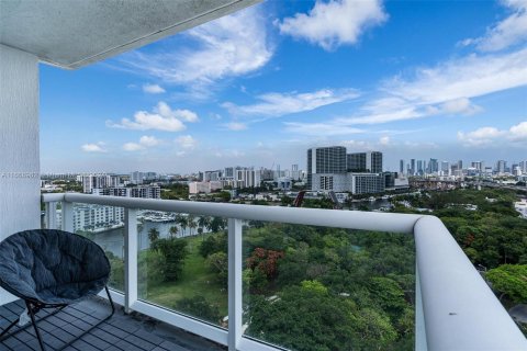 Copropriété à vendre à Miami, Floride: 2 chambres, 82.5 m2 № 1385838 - photo 1