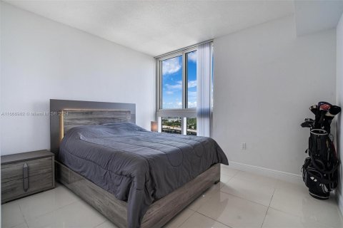 Condo in Miami, Florida, 2 bedrooms  № 1385838 - photo 19