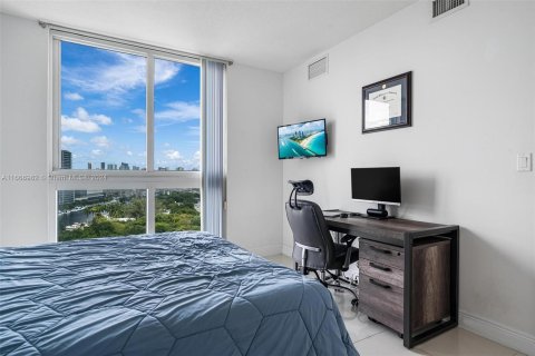 Condo in Miami, Florida, 2 bedrooms  № 1385838 - photo 17