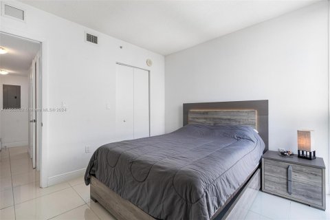 Condo in Miami, Florida, 2 bedrooms  № 1385838 - photo 20