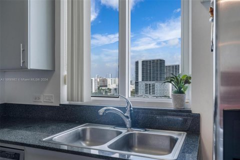 Condominio en venta en Miami, Florida, 2 dormitorios, 82.5 m2 № 1385838 - foto 13