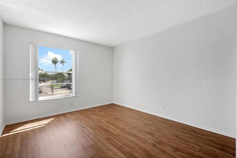 Townhouse in Hallandale Beach, Florida 3 bedrooms, 183.2 sq.m. № 1385867 - photo 17