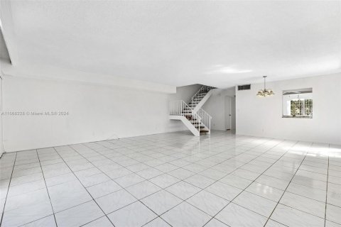 Townhouse in Hallandale Beach, Florida 3 bedrooms, 183.2 sq.m. № 1385867 - photo 22