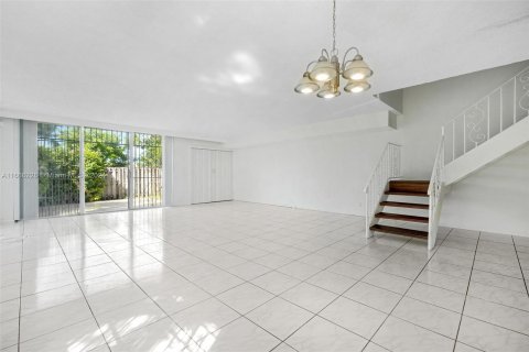 Townhouse in Hallandale Beach, Florida 3 bedrooms, 183.2 sq.m. № 1385867 - photo 24