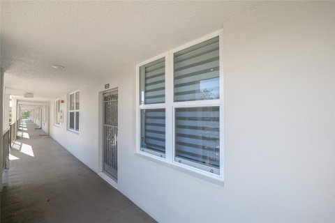 Condo in Lauderdale Lakes, Florida, 2 bedrooms  № 1216334 - photo 25