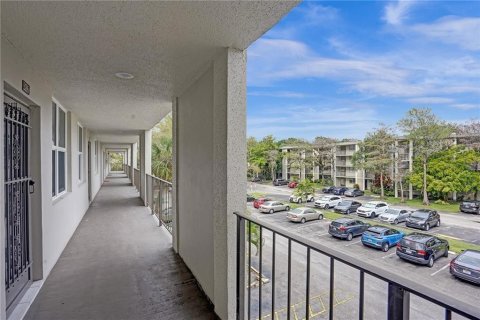 Condo in Lauderdale Lakes, Florida, 2 bedrooms  № 1216334 - photo 22