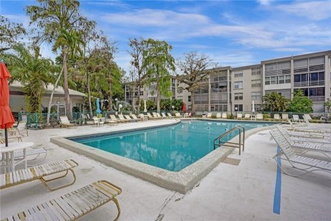 Condo in Lauderdale Lakes, Florida, 2 bedrooms  № 1216334 - photo 19