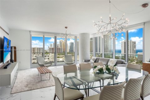 Condo in Sunny Isles Beach, Florida, 3 bedrooms  № 1270349 - photo 2