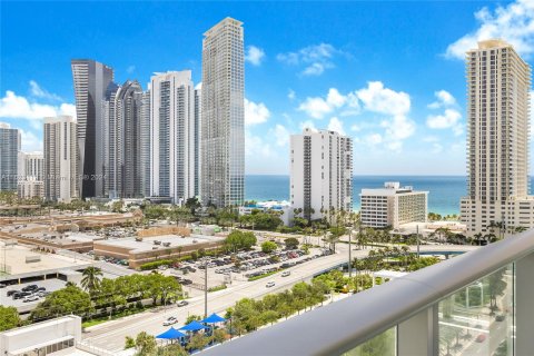 Condominio en venta en Sunny Isles Beach, Florida, 3 dormitorios, 175.77 m2 № 1270349 - foto 3