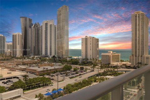 Condominio en venta en Sunny Isles Beach, Florida, 3 dormitorios, 175.77 m2 № 1270349 - foto 26