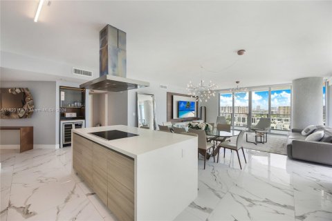 Condominio en venta en Sunny Isles Beach, Florida, 3 dormitorios, 175.77 m2 № 1270349 - foto 4