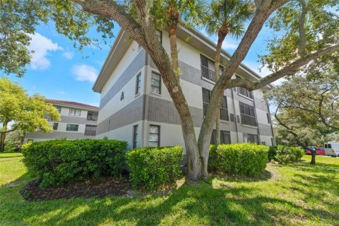 Copropriété à vendre à Clearwater, Floride: 2 chambres, 103.12 m2 № 1350707 - photo 2