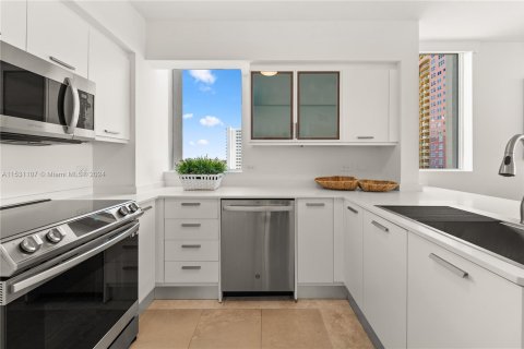 Condo in Fort Lauderdale, Florida, 3 bedrooms  № 1013827 - photo 6