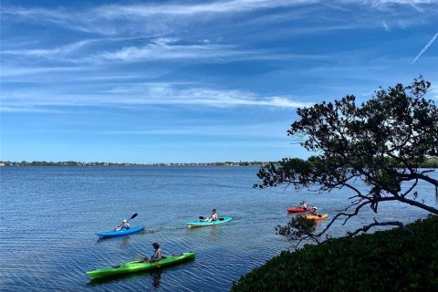 Condo in Sarasota, Florida, 1 bedroom  № 217592 - photo 26