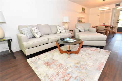 Condo in Sarasota, Florida, 1 bedroom  № 217592 - photo 12