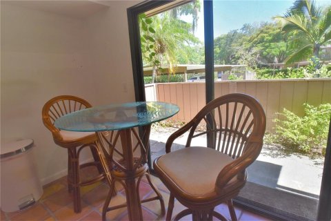 Condo in Sarasota, Florida, 1 bedroom  № 217592 - photo 2