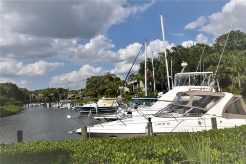 Condo in Sarasota, Florida, 1 bedroom  № 217592 - photo 17