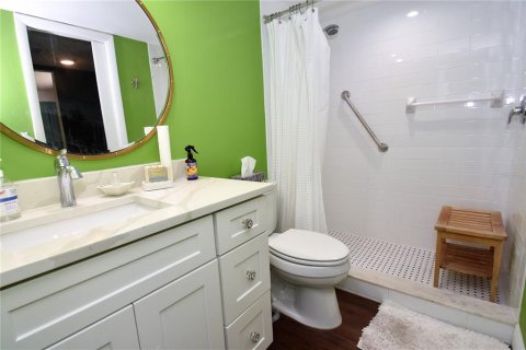 Condo in Sarasota, Florida, 1 bedroom  № 217592 - photo 9