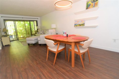 Condominio en alquiler en Sarasota, Florida, 1 dormitorio, 77.02 m2 № 217592 - foto 6