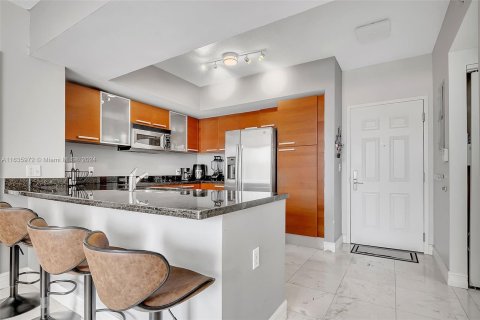 Condo in Coral Gables, Florida, 2 bedrooms  № 1305746 - photo 5