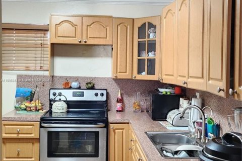 Condo in Hialeah, Florida, 1 bedroom  № 1206240 - photo 4