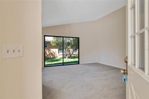 Снять в аренду квартиру в Палм-Кост, Флорида 5 комнат, 101.17м2, № 1558981 - фото 3
