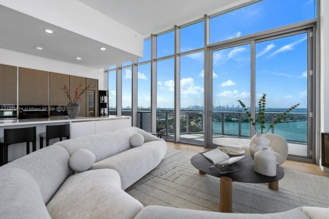 Condo in Miami Beach, Florida, 3 bedrooms  № 183113 - photo 1