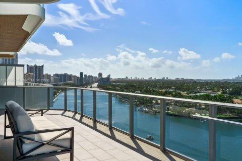 Condo in Miami Beach, Florida, 3 bedrooms  № 183113 - photo 19