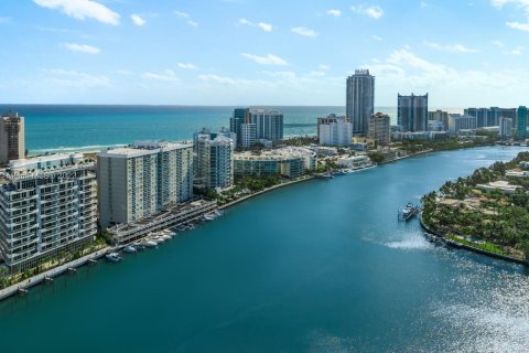 Condo in Miami Beach, Florida, 3 bedrooms  № 183113 - photo 26