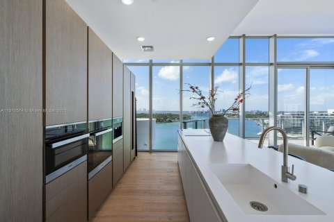 Condo in Miami Beach, Florida, 3 bedrooms  № 183113 - photo 6