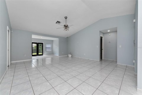 House in Kissimmee, Florida 3 bedrooms, 146.6 sq.m. № 1373631 - photo 3