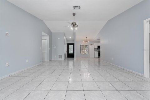 House in Kissimmee, Florida 3 bedrooms, 146.6 sq.m. № 1373631 - photo 4